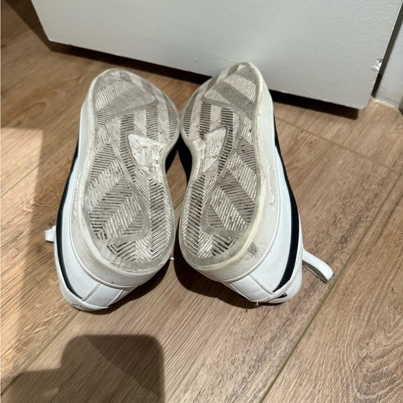 Puma White and‎ Black Classic Sneakers - Picture 3 of 7